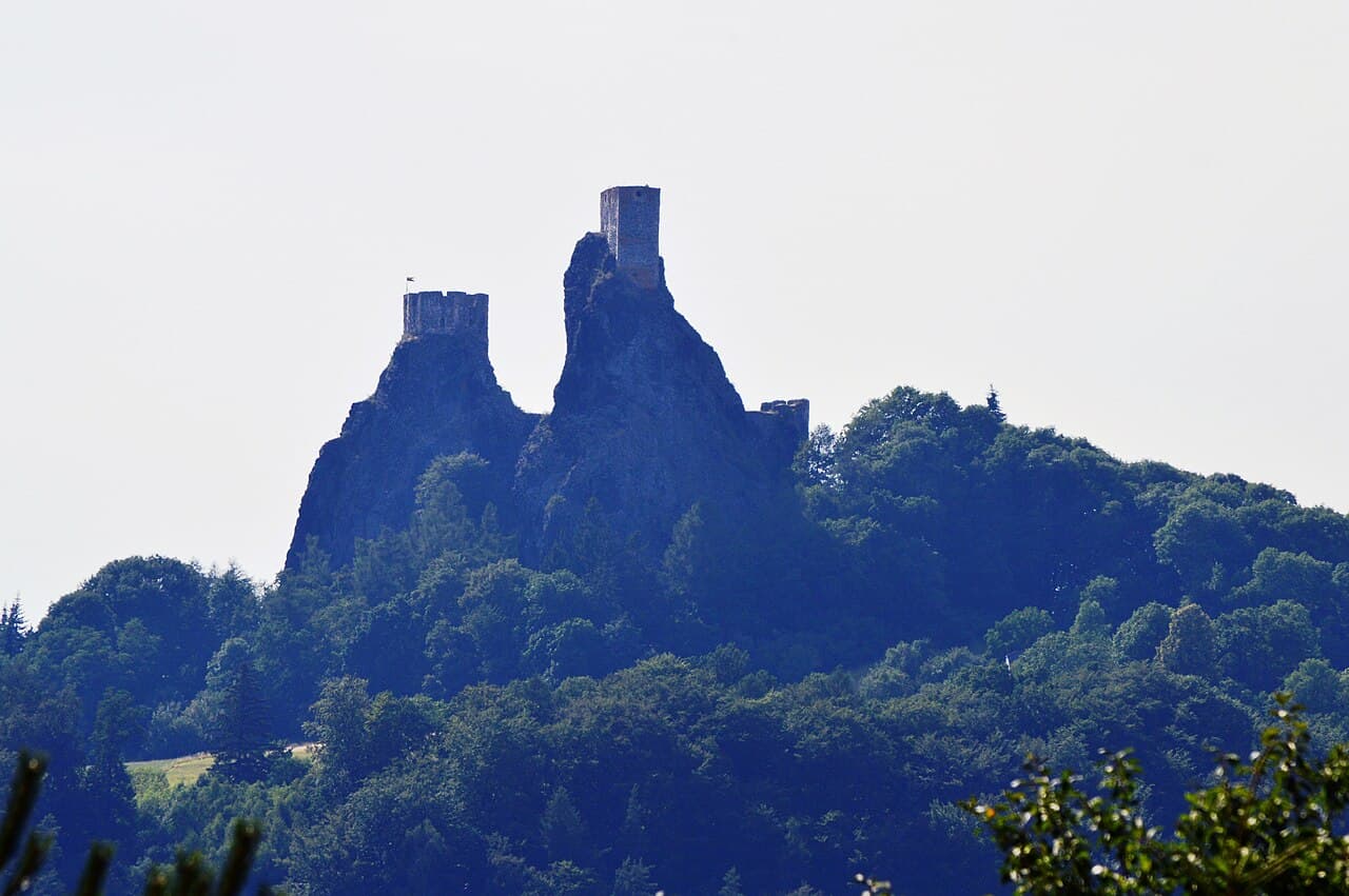 Hrad Trosky — věže Baba a Panna